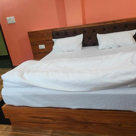 Hotel Rishabh And Banquet Hall Pithorāgarh Exterior foto