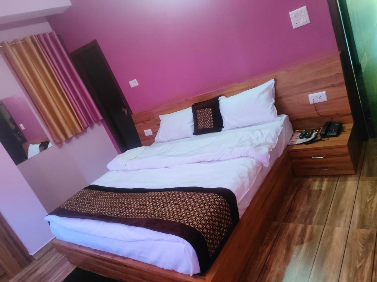 Hotel Rishabh And Banquet Hall Pithorāgarh Exterior foto